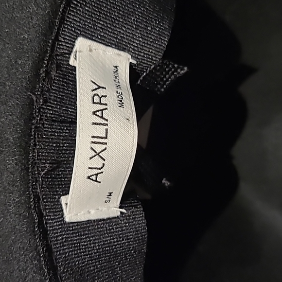 Aritzia Wool Alxiliary Hat - Picture 3 of 3